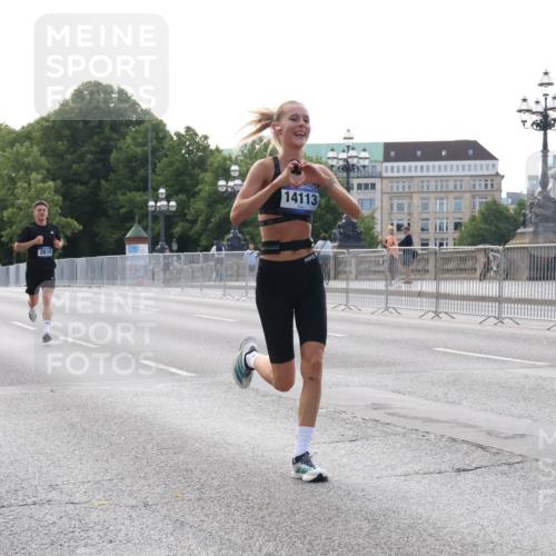 29.06.2025 - hella hamburg halbmarathon Lena Gebhardt http://msf.ph/oto/8420848 29.06.2025 09:42:15 Lombardsbrücke 15253, 2618, 14113, 1241, 2604, 2618, 2892, 4128, 6559, 7142, 7862, 10485, 11965, 13440, 13751, 14019, 14107, 14113, 14506, 15253, 16169, 17003, 17752, 18124, 18569, 18897 meine-sportfotos.de