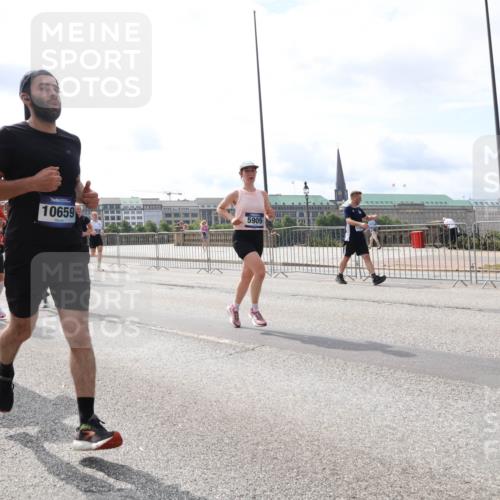 29.06.2025 - hella hamburg halbmarathon Lena Gebhardt http://msf.ph/oto/8420855 29.06.2025 10:18:27 Lombardsbrücke 9222, 2335, 1325, 10659, 5909, 116, 1159, 1160, 1234, 1268, 1325, 1554, 1820, 1982, 2087, 2147, 2335, 2634, 2703, 2931, 3125, 3202, 3321, 3482, 3529, 3977, 4123, 4383, 4710, 4738, 4802, 4804, 5049, 5909, 5910, 6270, 6332, 6533, 7094, 7160, 7214, 7454, 7641, 7649, 7838, 7882, 7883, 8067, 8248, 8341, 8665, 9222, 9276, 9505, 9539, 9586, 9658, 9717, 9748, 9834, 9844, 10172, 10332, 10502, 10659, 10687, 10908, 12498, 12541, 12548, 12552, 12703, 13341 meine-sportfotos.de