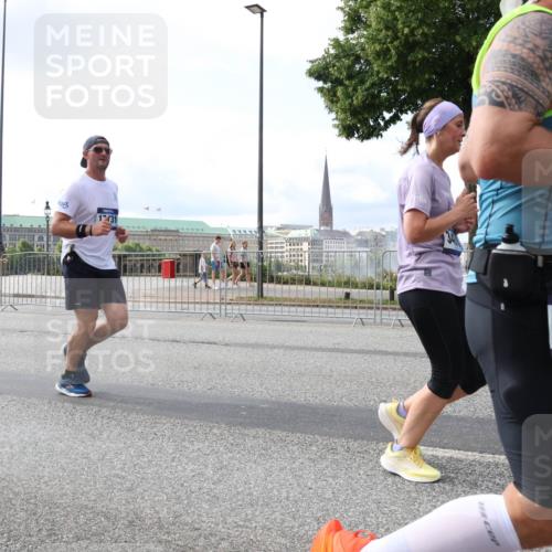 29.06.2025 - hella hamburg halbmarathon Lena Gebhardt http://msf.ph/oto/8420863 29.06.2025 10:05:46 Lombardsbrücke 503, 12, 31, 2624, 1229, 1448, 1830, 1842, 1863, 1936, 1981, 2288, 2298, 2471, 2540, 2624, 3062, 3461, 3578, 3929, 4014, 4169, 4782, 5073, 5762, 6014, 7741, 8051, 8894, 8909, 9075, 9165, 9339, 9477, 9559, 9680, 9736, 9737, 9738, 9917, 10343, 10694, 10791, 10998, 11784, 11873, 11958, 12557, 13042, 13221, 14465, 14642, 14987, 15766, 16092, 16441, 16546, 16687, 16847, 17731, 17740, 17885, 18616, 18617, 18768, 18857, 18973, 19248 meine-sportfotos.de