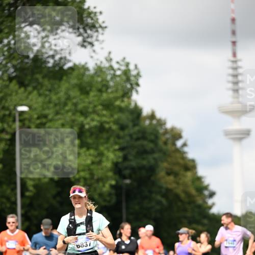29.06.2025 - hella hamburg halbmarathon Dr. Thomas Lammeyer http://msf.ph/oto/8420864 29.06.2025 10:47:07 Kennedybrücke 1150, 1360, 1656, 1752, 1929, 1994, 2134, 2401, 2450, 2509, 2580, 2940, 2941, 3378, 3874, 4092, 4334, 4778, 5268, 5403, 5419, 6136, 6440, 6764, 6828, 6837, 7043, 7260, 7357, 7477, 7515, 7557, 7666, 8000, 8161, 8435, 8525, 8526, 9644, 9980, 10008, 10623, 10697, 10734, 10899, 11074, 11075, 11331 meine-sportfotos.de