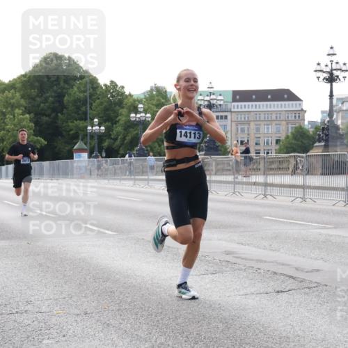29.06.2025 - hella hamburg halbmarathon Lena Gebhardt http://msf.ph/oto/8420866 29.06.2025 09:42:15 Lombardsbrücke 15253, 2618, 14113, 1241, 2604, 2618, 2892, 4128, 6559, 7142, 7862, 10485, 11965, 13440, 13751, 14019, 14107, 14113, 14506, 15253, 16169, 17003, 17752, 18124, 18569, 18897 meine-sportfotos.de