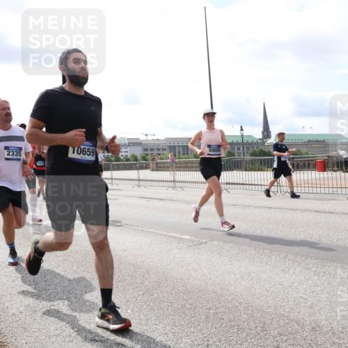 29.06.2025 - hella hamburg halbmarathon Lena Gebhardt http://msf.ph/oto/8420871 29.06.2025 10:18:27 Lombardsbrücke 9222, 2335, 16828, 10659, 5909, 1159, 1160, 1234, 1268, 1325, 1554, 1820, 1982, 2087, 2147, 2335, 2634, 2703, 2931, 3125, 3202, 3321, 3482, 3529, 3977, 4123, 4383, 4710, 4738, 4802, 4804, 5049, 5909, 5910, 6270, 6332, 6533, 7094, 7160, 7214, 7454, 7641, 7649, 7838, 7882, 7883, 8067, 8248, 8341, 8665, 9222, 9276, 9505, 9539, 9586, 9658, 9717, 9748, 9834, 9844, 10172, 10332, 10502, 10659, 10687, 10908, 12498, 12541, 12548, 12552, 12703, 13341 meine-sportfotos.de