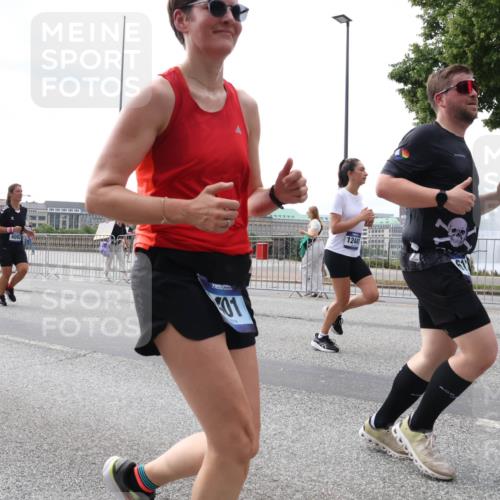 29.06.2025 - hella hamburg halbmarathon Lena Gebhardt http://msf.ph/oto/8420872 29.06.2025 10:42:50 Lombardsbrücke 01, 12441, 1149, 1150, 1467, 1656, 1788, 1929, 1957, 1964, 1994, 2069, 2103, 2134, 2158, 2267, 2361, 2401, 2450, 2509, 2538, 2580, 2940, 2941, 2971, 3283, 3378, 3518, 3605, 3764, 3874, 4092, 4105, 4334, 4385, 4778, 4891, 5067, 5268, 5403, 5417, 5755, 5810, 5967, 6120, 6764, 7040, 7043, 7260, 7513, 7557, 7666, 8161, 8525, 8526, 8529, 8795, 8816, 8991, 9072, 9304, 9378, 9644, 9980, 10008, 10180, 10454, 10532, 10697, 11142, 11710, 12151, 12441, 13049, 13241 meine-sportfotos.de