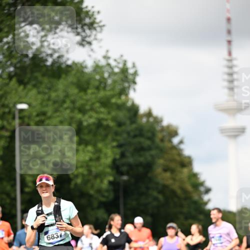 29.06.2025 - hella hamburg halbmarathon Dr. Thomas Lammeyer http://msf.ph/oto/8420886 29.06.2025 10:47:08 Kennedybrücke 1150, 1360, 1656, 1752, 1929, 1994, 2134, 2401, 2450, 2509, 2580, 2940, 2941, 3378, 3874, 4092, 4334, 4778, 4892, 5268, 5403, 5419, 6136, 6440, 6764, 6828, 6837, 7043, 7260, 7357, 7477, 7515, 7557, 7666, 8000, 8161, 8435, 8525, 8526, 9644, 9980, 10008, 10623, 10697, 10734, 10899, 11074, 11075, 11331 meine-sportfotos.de