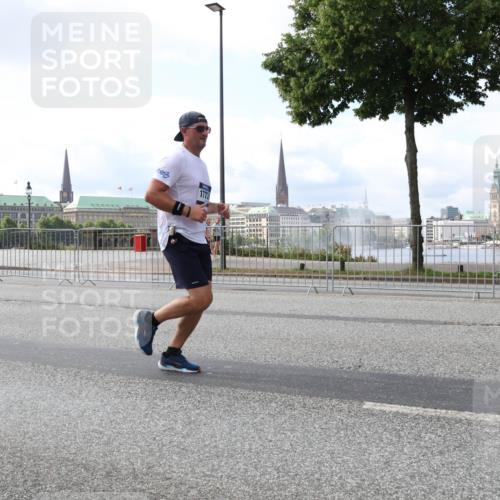 29.06.2025 - hella hamburg halbmarathon Lena Gebhardt http://msf.ph/oto/8420891 29.06.2025 10:05:46 Lombardsbrücke 1773, 1229, 1448, 1830, 1842, 1863, 1936, 1981, 2288, 2298, 2471, 2540, 2624, 3062, 3461, 3578, 3929, 4014, 4169, 4782, 5073, 5762, 6014, 7741, 8051, 8894, 8909, 9075, 9165, 9339, 9477, 9559, 9680, 9736, 9737, 9738, 9917, 10343, 10694, 10791, 10998, 11784, 11873, 11958, 12557, 13042, 13221, 14465, 14642, 14987, 15766, 16092, 16441, 16546, 16687, 16847, 17731, 17740, 17885, 18616, 18617, 18768, 18857, 18973, 19248 meine-sportfotos.de
