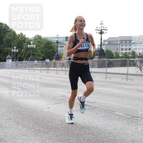 29.06.2025 - hella hamburg halbmarathon Lena Gebhardt http://msf.ph/oto/8420904 29.06.2025 09:42:15 Lombardsbrücke 15253, 2618, 4113, 1241, 2604, 2618, 2892, 4128, 6559, 7142, 7862, 10485, 11965, 13440, 13751, 14019, 14107, 14113, 14506, 15253, 16169, 17003, 17752, 18124, 18569, 18897 meine-sportfotos.de