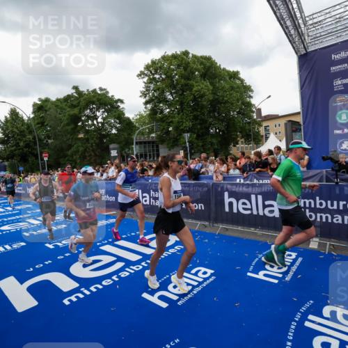 29.06.2025 - hella hamburg halbmarathon Zöllner http://msf.ph/oto/8420907 29.06.2025 10:53:26 Ziel 1683, 1727, 2074, 2354, 4065, 6198, 6629, 6942, 7312, 8651, 11844, 12490, 13997, 15681, 15838, 18134, 18901 meine-sportfotos.de