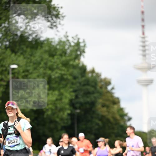 29.06.2025 - hella hamburg halbmarathon Dr. Thomas Lammeyer http://msf.ph/oto/8420914 29.06.2025 10:47:08 Kennedybrücke 1150, 1360, 1656, 1752, 1929, 1994, 2134, 2401, 2450, 2509, 2580, 2940, 2941, 3378, 3874, 4092, 4334, 4778, 4892, 5268, 5403, 5419, 6136, 6440, 6764, 6828, 6837, 7043, 7260, 7357, 7477, 7515, 7557, 7666, 8000, 8161, 8435, 8525, 8526, 9644, 9980, 10008, 10623, 10697, 10734, 10899, 11074, 11075, 11331 meine-sportfotos.de