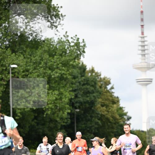 29.06.2025 - hella hamburg halbmarathon Dr. Thomas Lammeyer http://msf.ph/oto/8420925 29.06.2025 10:47:09 Kennedybrücke 1150, 1360, 1656, 1752, 1929, 1994, 2134, 2401, 2450, 2509, 2580, 2940, 2941, 3378, 3874, 4092, 4334, 4778, 4891, 4892, 5268, 5403, 6136, 6440, 6764, 6828, 6837, 7260, 7357, 7477, 7515, 7557, 7666, 8000, 8161, 8435, 8525, 8526, 9644, 9980, 10008, 10697, 10734, 10899, 11074, 11075, 11331 meine-sportfotos.de
