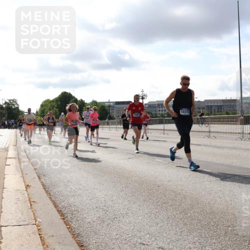 29.06.2025 - hella hamburg halbmarathon Lena Gebhardt http://msf.ph/oto/8420932 29.06.2025 09:51:41 Lombardsbrücke 6490, 4991, 10375, 1136, 1520, 1569, 1570, 1903, 1912, 1920, 1941, 2653, 2880, 2972, 3437, 3523, 3700, 4297, 4634, 4759, 4843, 4854, 4865, 4991, 4999, 5014, 5129, 5375, 5410, 6490, 6700, 6721, 6770, 6901, 7092, 7105, 7363, 7378, 7693, 7962, 8074, 8346, 8359, 8871, 8900, 9114, 9262, 9313, 9358, 9364, 9885, 10319, 10375, 10480, 10669, 10691, 10934, 11021, 11049, 11417, 11714, 11907, 11959, 12623, 12711, 14201 meine-sportfotos.de