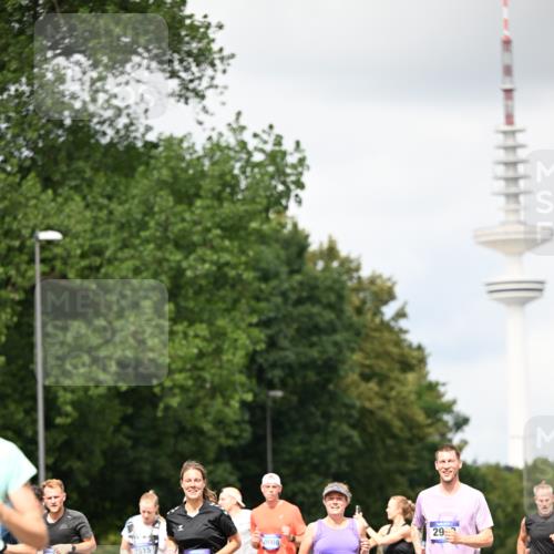 29.06.2025 - hella hamburg halbmarathon Dr. Thomas Lammeyer http://msf.ph/oto/8420938 29.06.2025 10:47:09 Kennedybrücke 1150, 1360, 1656, 1752, 1929, 1994, 2134, 2401, 2450, 2509, 2580, 2940, 2941, 3378, 3874, 4092, 4334, 4778, 4891, 4892, 5268, 5403, 6136, 6440, 6764, 6828, 6837, 7260, 7357, 7477, 7515, 7557, 7666, 8000, 8161, 8435, 8525, 8526, 9644, 9980, 10008, 10697, 10734, 10899, 11074, 11075, 11331 meine-sportfotos.de