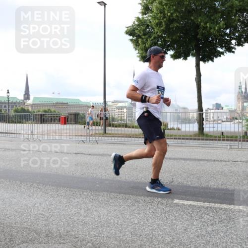 29.06.2025 - hella hamburg halbmarathon Lena Gebhardt http://msf.ph/oto/8420940 29.06.2025 10:05:47 Lombardsbrücke 17731, 1229, 1448, 1830, 1842, 1936, 1981, 2288, 2298, 2471, 2540, 2624, 3062, 3461, 3929, 4014, 4169, 4782, 5073, 5762, 6014, 7741, 8051, 8316, 8894, 8909, 9075, 9339, 9477, 9559, 9680, 9736, 9737, 9738, 9917, 10343, 10694, 10791, 10998, 11784, 11873, 11958, 12557, 13042, 13221, 14465, 14642, 14987, 15766, 15772, 16092, 16441, 16546, 16687, 16847, 17731, 17740, 17885, 18768, 18857, 18973, 19248 meine-sportfotos.de