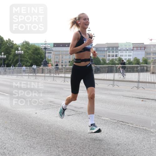 29.06.2025 - hella hamburg halbmarathon Lena Gebhardt http://msf.ph/oto/8420941 29.06.2025 09:42:15 Lombardsbrücke 2618, 1241, 2604, 2618, 2892, 4128, 6559, 7142, 7862, 10485, 11965, 13440, 13751, 14019, 14107, 14113, 14506, 15253, 16169, 17003, 17752, 18124, 18569, 18897 meine-sportfotos.de