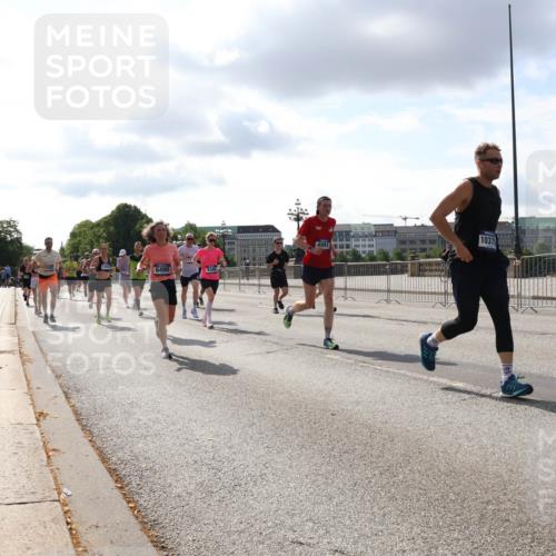29.06.2025 - hella hamburg halbmarathon Lena Gebhardt http://msf.ph/oto/8420946 29.06.2025 09:51:41 Lombardsbrücke 6490, 4991, 10375, 1136, 1520, 1569, 1570, 1903, 1912, 1920, 1941, 2653, 2880, 2972, 3437, 3523, 3700, 4297, 4634, 4759, 4843, 4854, 4865, 4991, 4999, 5014, 5129, 5375, 5410, 6490, 6700, 6721, 6770, 6901, 7092, 7105, 7363, 7378, 7693, 7962, 8074, 8346, 8359, 8871, 8900, 9114, 9262, 9313, 9358, 9364, 9885, 10319, 10375, 10480, 10669, 10691, 10934, 11021, 11049, 11417, 11714, 11907, 11959, 12623, 12711, 14201 meine-sportfotos.de