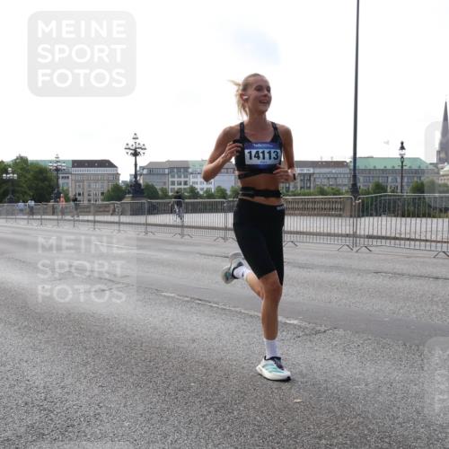 29.06.2025 - hella hamburg halbmarathon Lena Gebhardt http://msf.ph/oto/8420964 29.06.2025 09:42:16 Lombardsbrücke 2618, 14113, 1241, 2604, 2618, 2892, 6559, 7142, 7862, 10485, 11965, 13440, 13751, 14019, 14107, 14113, 14506, 15253, 16169, 17003, 17752, 18124, 18569, 18897 meine-sportfotos.de