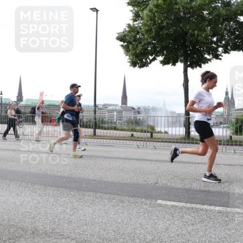 29.06.2025 - hella hamburg halbmarathon Lena Gebhardt http://msf.ph/oto/8420967 29.06.2025 10:42:51 Lombardsbrücke 409, 10697, 1149, 1467, 1656, 1788, 1929, 1957, 1964, 1994, 2069, 2103, 2134, 2158, 2267, 2361, 2401, 2450, 2509, 2538, 2580, 2940, 2941, 2971, 3074, 3283, 3378, 3518, 3605, 3764, 3874, 4092, 4105, 4334, 4385, 4778, 5067, 5268, 5403, 5417, 5755, 5810, 5967, 6120, 6764, 7040, 7043, 7260, 7513, 7666, 8161, 8184, 8525, 8526, 8529, 8795, 8816, 8991, 9072, 9304, 9378, 9644, 9980, 10008, 10180, 10454, 10532, 10697, 11142, 11710, 12151, 12441, 13049, 13241 meine-sportfotos.de