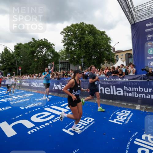 29.06.2025 - hella hamburg halbmarathon Zöllner http://msf.ph/oto/8421001 29.06.2025 10:53:30 Ziel 1061, 1499, 1727, 2070, 5866, 6198, 6629, 6942, 8651, 11068, 12909, 13912, 13997, 15838, 17710, 18134 meine-sportfotos.de