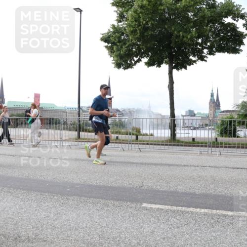 29.06.2025 - hella hamburg halbmarathon Lena Gebhardt http://msf.ph/oto/8421002 29.06.2025 10:42:52 Lombardsbrücke 4092, 10697, 1149, 1467, 1656, 1788, 1929, 1957, 1964, 1994, 2069, 2103, 2134, 2158, 2267, 2361, 2401, 2450, 2509, 2538, 2580, 2940, 2941, 2971, 3074, 3283, 3378, 3518, 3605, 3764, 3874, 4092, 4105, 4334, 4385, 4778, 5067, 5268, 5403, 5417, 5755, 5967, 6120, 6764, 7040, 7043, 7513, 7666, 8161, 8184, 8525, 8526, 8529, 8795, 8816, 8991, 9072, 9304, 9378, 9644, 9980, 10008, 10180, 10454, 10532, 10697, 11142, 11710, 12151, 12441, 13049, 13241 meine-sportfotos.de