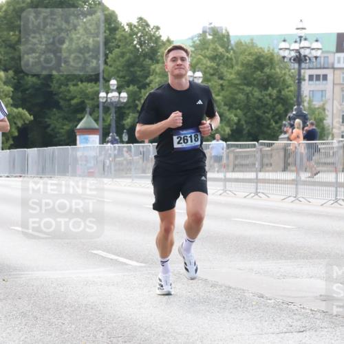 29.06.2025 - hella hamburg halbmarathon Lena Gebhardt http://msf.ph/oto/8421020 29.06.2025 09:42:17 Lombardsbrücke 15253, 2618, 1241, 2604, 2618, 2892, 6559, 7142, 7862, 10485, 11965, 13440, 13751, 14019, 14113, 14506, 15253, 16169, 17003, 17752, 18124, 18569, 18897 meine-sportfotos.de