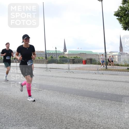 29.06.2025 - hella hamburg halbmarathon Lena Gebhardt http://msf.ph/oto/8421022 29.06.2025 10:05:47 Lombardsbrücke 9339, 9248, 10998, 11958, 1229, 1448, 1830, 1842, 1936, 1981, 2288, 2298, 2471, 2540, 2624, 3062, 3461, 3929, 4014, 4169, 4782, 5073, 5762, 6014, 7741, 8051, 8316, 8894, 8909, 9075, 9339, 9477, 9559, 9680, 9736, 9737, 9738, 9917, 10343, 10694, 10791, 10998, 11784, 11873, 11958, 12557, 13042, 13221, 14465, 14642, 14987, 15766, 15772, 16092, 16441, 16546, 16687, 16847, 17731, 17740, 17885, 18768, 18857, 18973, 19248 meine-sportfotos.de