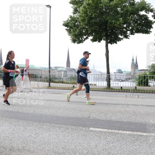 29.06.2025 - hella hamburg halbmarathon Lena Gebhardt http://msf.ph/oto/8421027 29.06.2025 10:42:52 Lombardsbrücke 409, 10697, 1149, 1467, 1656, 1788, 1929, 1957, 1964, 1994, 2069, 2103, 2134, 2158, 2267, 2361, 2401, 2450, 2509, 2538, 2580, 2940, 2941, 2971, 3074, 3283, 3378, 3518, 3605, 3764, 3874, 4092, 4105, 4334, 4385, 4778, 5067, 5268, 5403, 5417, 5755, 5967, 6120, 6764, 7040, 7043, 7513, 7666, 8161, 8184, 8525, 8526, 8529, 8795, 8816, 8991, 9072, 9304, 9378, 9644, 9980, 10008, 10180, 10454, 10532, 10697, 11142, 11710, 12151, 12441, 13049, 13241 meine-sportfotos.de