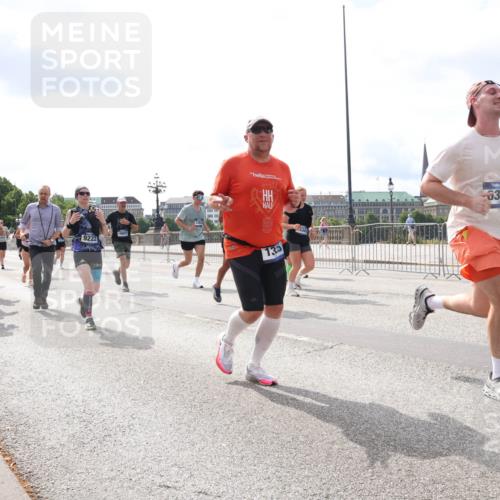 29.06.2025 - hella hamburg halbmarathon Lena Gebhardt http://msf.ph/oto/8421038 29.06.2025 10:18:29 Lombardsbrücke 9222, 18807, 135, 6332, 1234, 1268, 1325, 1521, 1554, 1820, 1982, 2087, 2147, 2335, 2634, 2703, 2821, 2931, 3125, 3202, 3321, 3482, 3529, 3591, 3592, 3977, 4123, 4383, 4710, 4738, 4802, 4804, 5049, 5834, 5909, 5910, 6270, 6332, 6533, 7121, 7160, 7214, 7454, 7838, 7882, 7883, 8067, 8248, 8341, 8665, 9222, 9276, 9505, 9539, 9586, 9658, 9748, 9834, 9844, 10172, 10502, 10659, 10687, 10908, 12498, 12541, 12548, 12552, 12703, 13341 meine-sportfotos.de