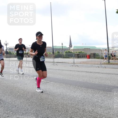 29.06.2025 - hella hamburg halbmarathon Lena Gebhardt http://msf.ph/oto/8421049 29.06.2025 10:05:48 Lombardsbrücke 9339, 10998, 11958, 1229, 1448, 1830, 1842, 1936, 1981, 2288, 2298, 2471, 2540, 2624, 3062, 3461, 3929, 4014, 4169, 4782, 5073, 5762, 6014, 7741, 8051, 8316, 8894, 8909, 9339, 9477, 9559, 9680, 9736, 9737, 9738, 9917, 10343, 10694, 10791, 10998, 11784, 11873, 11958, 12557, 13042, 13054, 13221, 14465, 14642, 14987, 15766, 15772, 16092, 16441, 16546, 16687, 17731, 17740, 17885, 18768, 18857, 18973, 19248 meine-sportfotos.de