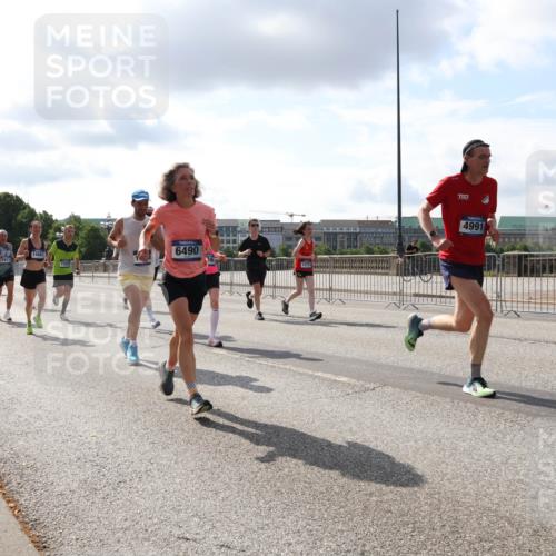 29.06.2025 - hella hamburg halbmarathon Lena Gebhardt http://msf.ph/oto/8421053 29.06.2025 09:51:43 Lombardsbrücke 2653, 14861, 6490, 4991, 1136, 1312, 1353, 1520, 1569, 1570, 1903, 1912, 1920, 1941, 2653, 2880, 2972, 3437, 3523, 3700, 4297, 4634, 4759, 4843, 4865, 4991, 4999, 5014, 5129, 5375, 5410, 5987, 6490, 6700, 6721, 6770, 7092, 7105, 7185, 7363, 7378, 7693, 7962, 8074, 8346, 8359, 8871, 8900, 9114, 9313, 9358, 9364, 9885, 10319, 10375, 10480, 10669, 10691, 10934, 11021, 11049, 11417, 11714, 11959, 12623, 12711, 14201 meine-sportfotos.de