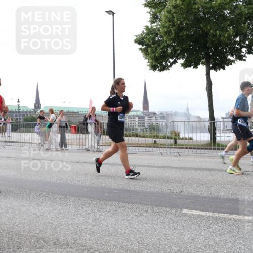 29.06.2025 - hella hamburg halbmarathon Lena Gebhardt http://msf.ph/oto/8421105 29.06.2025 10:42:52 Lombardsbrücke 17343, 4092, 10697, 1149, 1467, 1656, 1788, 1929, 1957, 1964, 1994, 2069, 2103, 2134, 2158, 2267, 2361, 2401, 2450, 2509, 2538, 2580, 2940, 2941, 2971, 3074, 3283, 3378, 3518, 3605, 3764, 3874, 4092, 4105, 4334, 4385, 4778, 5067, 5268, 5403, 5417, 5755, 5967, 6120, 6764, 7040, 7043, 7513, 7666, 8161, 8184, 8525, 8526, 8529, 8795, 8816, 8991, 9072, 9304, 9378, 9644, 9980, 10008, 10180, 10454, 10532, 10697, 11142, 11710, 12151, 12441, 13049, 13241 meine-sportfotos.de