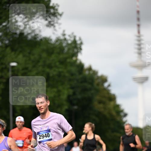 29.06.2025 - hella hamburg halbmarathon Dr. Thomas Lammeyer http://msf.ph/oto/8421120 29.06.2025 10:47:13 Kennedybrücke 1150, 1360, 1656, 1929, 1994, 2401, 2450, 2509, 2580, 2940, 2941, 3378, 3874, 4092, 4334, 4778, 4891, 4892, 5268, 5403, 6440, 6764, 6837, 7260, 7357, 7477, 7515, 7557, 7666, 8000, 8161, 8435, 8525, 8526, 9304, 9980, 10008, 10697, 10734, 10899, 11331 meine-sportfotos.de
