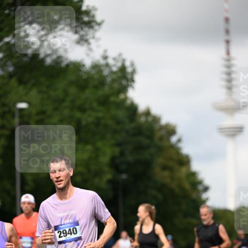 29.06.2025 - hella hamburg halbmarathon Dr. Thomas Lammeyer http://msf.ph/oto/8421123 29.06.2025 10:47:13 Kennedybrücke 1150, 1360, 1656, 1929, 1994, 2401, 2450, 2509, 2580, 2940, 2941, 3378, 3874, 4092, 4334, 4778, 4891, 4892, 5268, 5403, 6440, 6764, 6837, 7260, 7357, 7477, 7515, 7557, 7666, 8000, 8161, 8435, 8525, 8526, 9304, 9980, 10008, 10697, 10734, 10899, 11331 meine-sportfotos.de