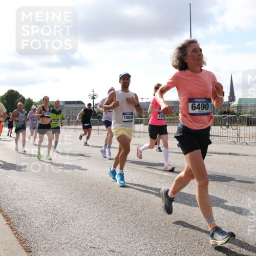 29.06.2025 - hella hamburg halbmarathon Lena Gebhardt http://msf.ph/oto/8421124 29.06.2025 09:51:43 Lombardsbrücke 14861, 10934, 834, 6490, 1136, 1312, 1353, 1520, 1569, 1570, 1903, 1912, 1920, 1941, 2653, 2880, 2972, 3437, 3523, 3700, 4297, 4634, 4759, 4843, 4865, 4991, 4999, 5014, 5129, 5375, 5410, 5987, 6490, 6700, 6721, 6770, 7092, 7105, 7185, 7363, 7378, 7693, 7962, 8074, 8346, 8359, 8871, 8900, 9114, 9313, 9358, 9364, 9885, 10319, 10375, 10480, 10669, 10691, 10934, 11021, 11049, 11417, 11714, 11959, 12623, 12711, 14201 meine-sportfotos.de