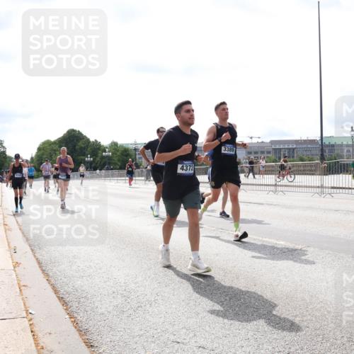 29.06.2025 - hella hamburg halbmarathon Lena Gebhardt http://msf.ph/oto/8421132 29.06.2025 10:27:42 Lombardsbrücke 18012, 4372, 3389, 1148, 2080, 2775, 3389, 4372, 5177, 5285, 5825, 5847, 6214, 7497, 7764, 7944, 7978, 8085, 9567, 9688, 10158, 10412, 10413, 11256, 11739, 11766, 12500, 12823, 13043, 13860, 14206, 15607, 15641, 16569, 16804, 16838, 17427, 17791, 18012, 18097, 18301, 18626, 18766 meine-sportfotos.de
