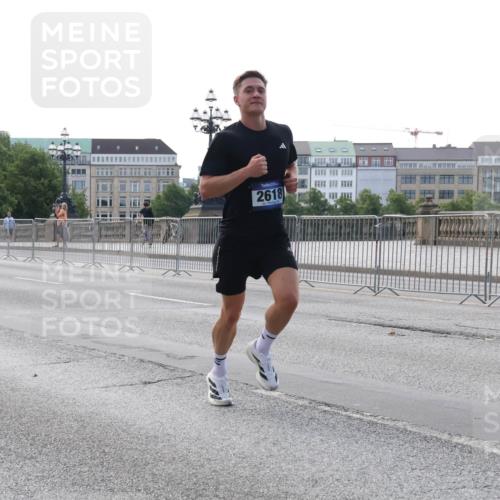 29.06.2025 - hella hamburg halbmarathon Lena Gebhardt http://msf.ph/oto/8421137 29.06.2025 09:42:19 Lombardsbrücke 5253, 2618, 1241, 2604, 2618, 2892, 6559, 7862, 10485, 11965, 13440, 13751, 14019, 14113, 14506, 15253, 16169, 16615, 17003, 17752, 18124, 18569, 18897 meine-sportfotos.de