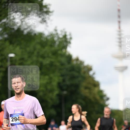 29.06.2025 - hella hamburg halbmarathon Dr. Thomas Lammeyer http://msf.ph/oto/8421138 29.06.2025 10:47:13 Kennedybrücke 1150, 1360, 1656, 1929, 1994, 2401, 2450, 2509, 2580, 2940, 2941, 3378, 3874, 4092, 4334, 4778, 4891, 4892, 5268, 5403, 6440, 6764, 6837, 7260, 7357, 7477, 7515, 7557, 7666, 8000, 8161, 8435, 8525, 8526, 9304, 9980, 10008, 10697, 10734, 10899, 11331 meine-sportfotos.de