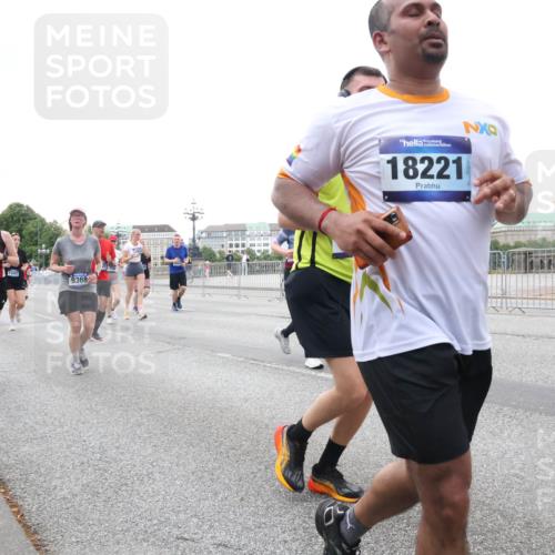 29.06.2025 - hella hamburg halbmarathon Lena Gebhardt http://msf.ph/oto/8421149 29.06.2025 10:52:33 Lombardsbrücke 7812, 9368, 18221, 1369, 1826, 2146, 2362, 2420, 2528, 2983, 3140, 3227, 3645, 4087, 4273, 4436, 4591, 4815, 5262, 5360, 6386, 6403, 6404, 6406, 6456, 6671, 6985, 7032, 7511, 7690, 7691, 7735, 7812, 8194, 8196, 8641, 9068, 9070, 9103, 9368, 9731, 10080, 10296, 10342, 10392, 10600, 10634, 10879, 10884, 10928, 10981, 11084, 11126, 11127, 11297, 11736, 11899, 11974, 12546, 12558, 12994, 14009 meine-sportfotos.de
