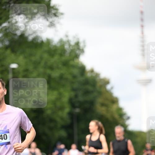 29.06.2025 - hella hamburg halbmarathon Dr. Thomas Lammeyer http://msf.ph/oto/8421157 29.06.2025 10:47:14 Kennedybrücke 1150, 1360, 1656, 1929, 1994, 2401, 2450, 2509, 2580, 2940, 2941, 3378, 3874, 4092, 4334, 4778, 4891, 4892, 5268, 5403, 6440, 6764, 6837, 7357, 7477, 7515, 7557, 7666, 8000, 8161, 8435, 8525, 8526, 9304, 9980, 10008, 10697, 10734, 10899, 11331 meine-sportfotos.de