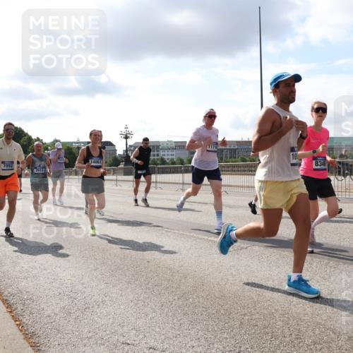 29.06.2025 - hella hamburg halbmarathon Lena Gebhardt http://msf.ph/oto/8421166 29.06.2025 09:51:44 Lombardsbrücke 7092, 2653, 103, 14861, 11714, 8346, 1136, 1312, 1353, 1520, 1569, 1570, 1903, 1912, 1920, 1941, 2653, 2880, 2972, 3437, 3523, 3697, 3700, 4297, 4634, 4759, 4843, 4865, 4991, 4999, 5014, 5047, 5129, 5375, 5410, 5987, 6490, 6700, 6705, 6770, 7092, 7105, 7185, 7363, 7378, 7693, 7962, 8074, 8346, 8359, 8871, 8900, 9114, 9358, 9364, 9885, 10319, 10375, 10480, 10669, 10691, 10934, 11021, 11049, 11417, 11714, 11959, 12623, 12711, 14201 meine-sportfotos.de