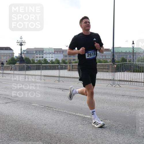 29.06.2025 - hella hamburg halbmarathon Lena Gebhardt http://msf.ph/oto/8421170 29.06.2025 09:42:19 Lombardsbrücke 2618, 1241, 2604, 2618, 2892, 6559, 7862, 10485, 11965, 13440, 13751, 14019, 14113, 14506, 15253, 16169, 16615, 17003, 17752, 18124, 18569, 18897 meine-sportfotos.de