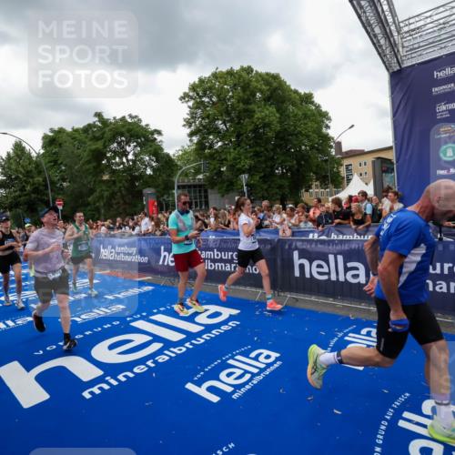 29.06.2025 - hella hamburg halbmarathon Zöllner http://msf.ph/oto/8421200 29.06.2025 10:53:37 Ziel 1030, 1061, 1098, 1499, 1502, 1783, 2070, 2630, 3399, 3819, 5866, 6628, 6762, 10549, 11068, 12632, 12909, 15113, 15497, 15856, 17710, 18450, 18612, 18666, 18715 meine-sportfotos.de