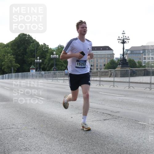 29.06.2025 - hella hamburg halbmarathon Lena Gebhardt http://msf.ph/oto/8421201 29.06.2025 09:42:20 Lombardsbrücke 15253, 1241, 2604, 2618, 2892, 6559, 7862, 10468, 10485, 11965, 13440, 13751, 14019, 14113, 14506, 15253, 16169, 16615, 17003, 17752, 18124, 18569, 18897 meine-sportfotos.de