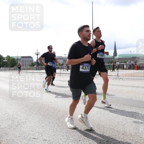29.06.2025 - hella hamburg halbmarathon Lena Gebhardt http://msf.ph/oto/8421206 29.06.2025 10:27:43 Lombardsbrücke 8056, 18012, 7978, 4372, 3389, 1148, 2080, 2775, 3389, 4372, 5177, 5285, 5825, 5847, 6214, 7497, 7764, 7944, 7978, 8085, 9567, 9688, 10158, 10412, 10413, 11256, 11692, 11739, 11766, 12500, 12823, 13043, 13860, 14206, 15607, 16569, 16804, 16838, 17427, 17791, 18012, 18097, 18301, 18626, 18766 meine-sportfotos.de