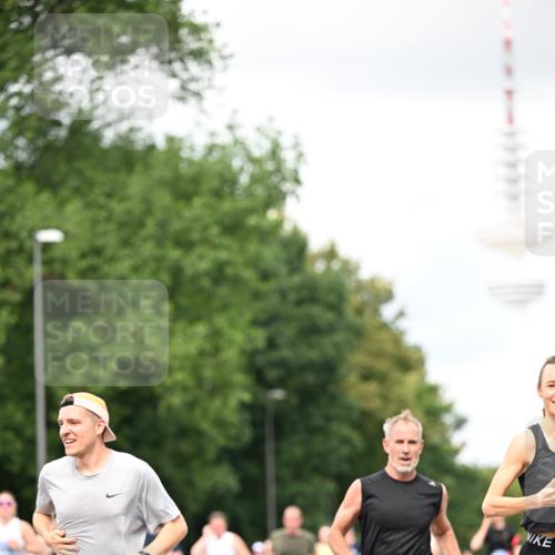 29.06.2025 - hella hamburg halbmarathon Dr. Thomas Lammeyer http://msf.ph/oto/8421214 29.06.2025 10:47:16 Kennedybrücke 1150, 1360, 1656, 1929, 1994, 2401, 2450, 2509, 2580, 2940, 2941, 3378, 3874, 4092, 4334, 4353, 4778, 4891, 4892, 5268, 5403, 6440, 6764, 6837, 7357, 7477, 7515, 7557, 7666, 8000, 8161, 8233, 8435, 8525, 8526, 9304, 9980, 10008, 10536, 10697, 10734, 10899, 11331 meine-sportfotos.de
