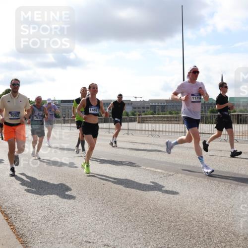 29.06.2025 - hella hamburg halbmarathon Lena Gebhardt http://msf.ph/oto/8421217 29.06.2025 09:51:44 Lombardsbrücke 7092, 2653, 1031, 14861, 11714, 12711, 1136, 1312, 1353, 1520, 1569, 1570, 1903, 1912, 1920, 1941, 2653, 2880, 2972, 3437, 3523, 3697, 3700, 4297, 4634, 4759, 4843, 4865, 4991, 4999, 5014, 5047, 5129, 5375, 5410, 5987, 6490, 6700, 6705, 6770, 7092, 7105, 7185, 7363, 7378, 7693, 7962, 8074, 8346, 8359, 8871, 8900, 9114, 9358, 9364, 9885, 10319, 10375, 10480, 10669, 10691, 10934, 11021, 11049, 11417, 11714, 11959, 12623, 12711, 14201 meine-sportfotos.de