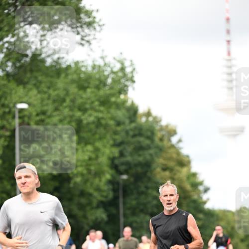 29.06.2025 - hella hamburg halbmarathon Dr. Thomas Lammeyer http://msf.ph/oto/8421236 29.06.2025 10:47:16 Kennedybrücke 1150, 1360, 1656, 1929, 1994, 2401, 2450, 2509, 2580, 2940, 2941, 3378, 3874, 4092, 4334, 4353, 4778, 4891, 4892, 5268, 5403, 6440, 6764, 6837, 7357, 7477, 7515, 7557, 7666, 8000, 8161, 8233, 8435, 8525, 8526, 9304, 9980, 10008, 10536, 10697, 10734, 10899, 11331 meine-sportfotos.de