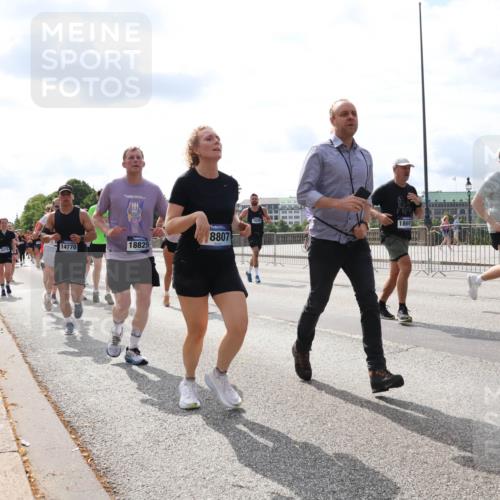 29.06.2025 - hella hamburg halbmarathon Lena Gebhardt http://msf.ph/oto/8421250 29.06.2025 10:18:31 Lombardsbrücke 14770, 6270, 18825, 13933, 8807, 17283, 1234, 1268, 1325, 1521, 1554, 1820, 1982, 2087, 2147, 2335, 2634, 2703, 2781, 2821, 3125, 3202, 3321, 3482, 3529, 3591, 3592, 3977, 4123, 4383, 4710, 4738, 4802, 4804, 5049, 5834, 5909, 5910, 6270, 6332, 6533, 7121, 7160, 7214, 7454, 7838, 7882, 7883, 8067, 8248, 8341, 8665, 9222, 9276, 9505, 9539, 9586, 9658, 9748, 9834, 9844, 10172, 10502, 10659, 10687, 10908, 12498, 12541, 12548, 12552, 12703, 13341 meine-sportfotos.de