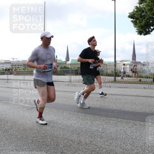 29.06.2025 - hella hamburg halbmarathon Lena Gebhardt http://msf.ph/oto/8421254 29.06.2025 10:05:49 Lombardsbrücke 248, 109, 1229, 1448, 1830, 1842, 1936, 1981, 2288, 2298, 2471, 2540, 2624, 3062, 3461, 3929, 4014, 4169, 4542, 4782, 5073, 5762, 6014, 7741, 8051, 8316, 8894, 8909, 9339, 9477, 9680, 9736, 9737, 9738, 9917, 10343, 10694, 10791, 10998, 11784, 11873, 11958, 12557, 13042, 13054, 14465, 14642, 14987, 15766, 15772, 16092, 16441, 16546, 16687, 17731, 17740, 17885, 18768, 18857, 18973, 19248 meine-sportfotos.de