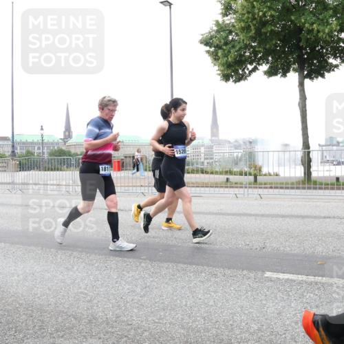 29.06.2025 - hella hamburg halbmarathon Lena Gebhardt http://msf.ph/oto/8421256 29.06.2025 10:52:34 Lombardsbrücke 181, 1520, 1369, 1826, 2146, 2362, 2420, 2528, 2983, 3140, 3227, 3645, 4087, 4273, 4436, 4591, 4729, 4815, 5262, 5360, 6386, 6403, 6404, 6406, 6671, 6985, 7032, 7511, 7690, 7691, 7735, 7737, 7812, 8194, 8196, 8641, 9068, 9070, 9103, 9368, 9731, 10055, 10080, 10296, 10342, 10392, 10600, 10634, 10879, 10884, 10928, 10981, 11084, 11126, 11127, 11297, 11736, 11899, 11974, 12546, 12558, 12994, 14009 meine-sportfotos.de