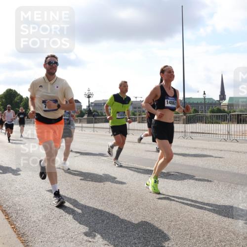 29.06.2025 - hella hamburg halbmarathon Lena Gebhardt http://msf.ph/oto/8421260 29.06.2025 09:51:45 Lombardsbrücke 2653, 1740, 15932, 14861, 1136, 1312, 1353, 1520, 1569, 1570, 1903, 1912, 1920, 1941, 2653, 2880, 2972, 3437, 3523, 3697, 3700, 4297, 4634, 4759, 4843, 4865, 4991, 4999, 5014, 5047, 5129, 5375, 5410, 5987, 6490, 6700, 6705, 6770, 7092, 7105, 7185, 7363, 7378, 7962, 8074, 8346, 8359, 8871, 8900, 9114, 9358, 9364, 9885, 10319, 10375, 10480, 10669, 10691, 10934, 10978, 11021, 11049, 11417, 11714, 11959, 12623, 12711, 14201 meine-sportfotos.de