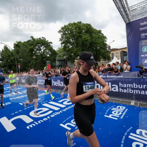 29.06.2025 - hella hamburg halbmarathon Zöllner http://msf.ph/oto/8421266 29.06.2025 10:53:39 Ziel 1030, 1061, 1098, 1499, 1502, 1783, 2058, 2070, 2630, 3399, 3819, 6628, 6762, 10549, 11604, 12632, 13865, 15061, 15113, 15497, 15856, 16092, 18143, 18450, 18612, 18666, 18715 meine-sportfotos.de
